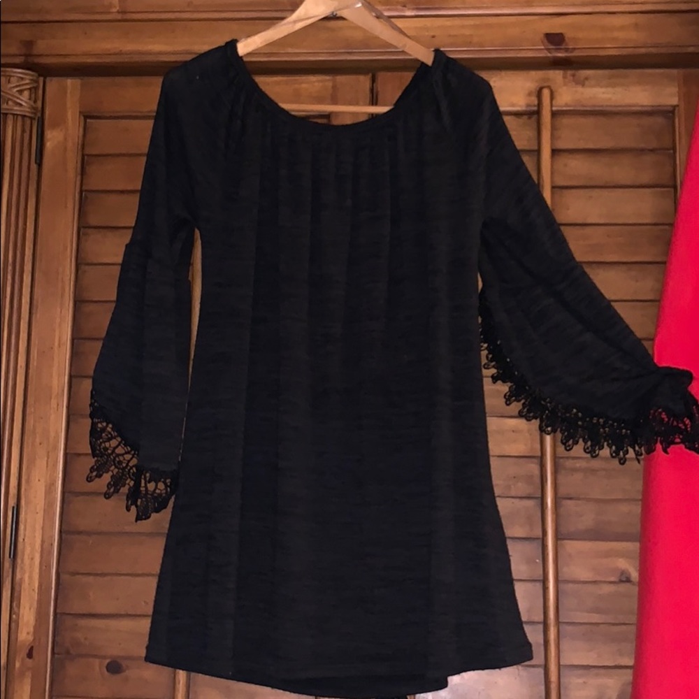 WIN WIN Black Open Sleeve Tunic Sweater